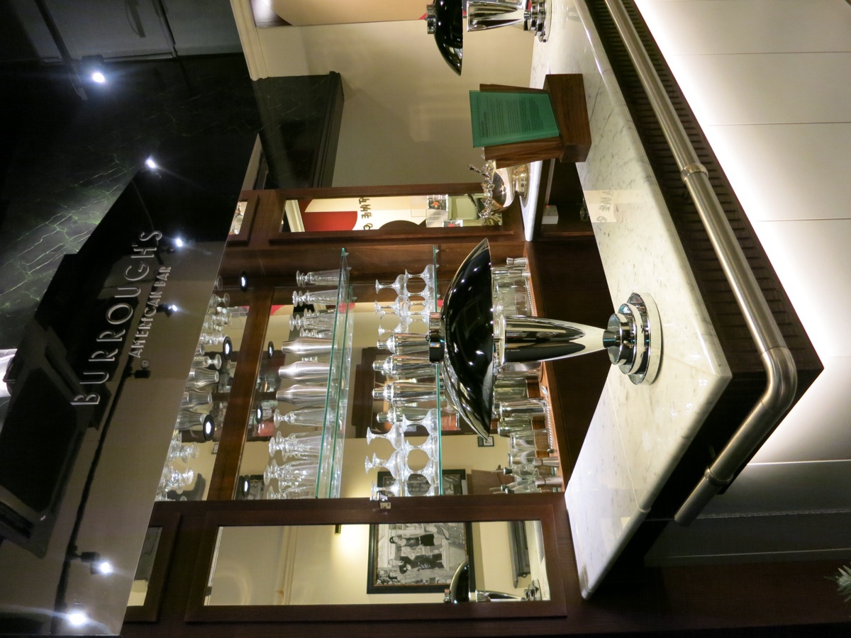館内に再現されたBurrough's American Bar